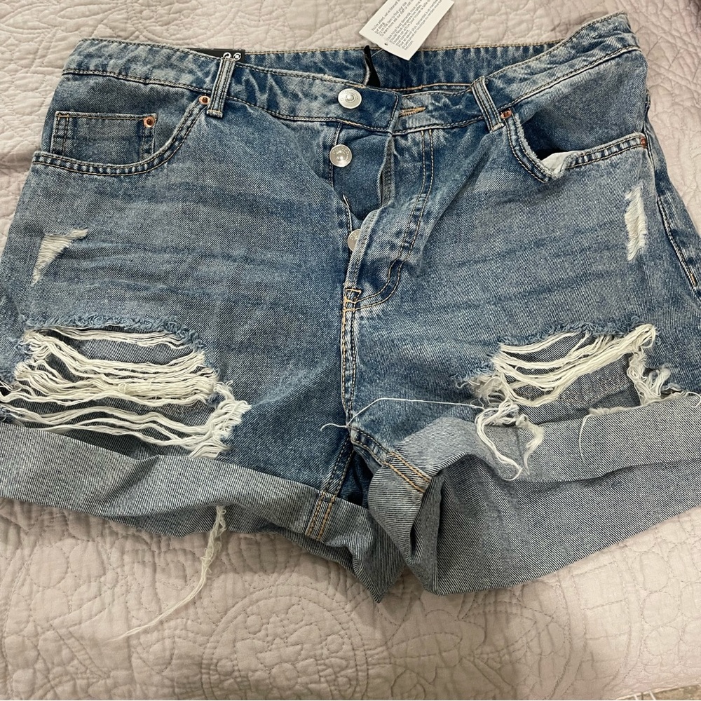 H&M distressed denim jean shorts